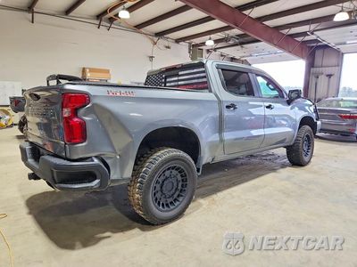 Trzecie zdjęcie samochodu z tyłu: 2019 CHEVROLET SILVERADO K1500 LT TRAIL BOSS VIN:1GCPYFED6KZ328625 - miniatura