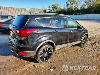 Trzecie zdjęcie samochodu z tyłu: 2019 FORD ESCAPE SE VIN:1FMCU9GD6KUA25829 - miniatura