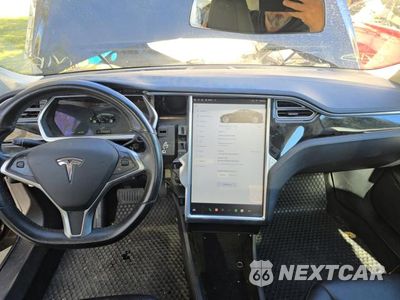 Zdjęcie 9 z 10 samochodu: 2014 TESLA MODEL S VIN:5YJSA1H12EFP35855 - miniatura