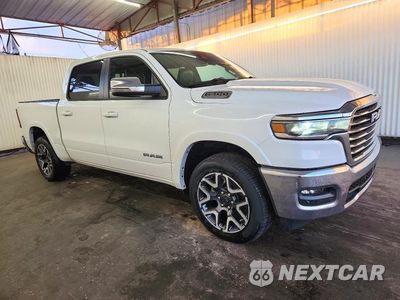 Czwarte zdjęcie samochodu z boku: 2026 RAM 1500 LARAMIE VIN:3C6SRFJP2T4170222 - miniatura