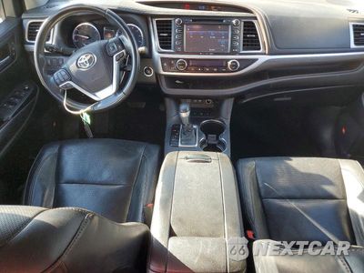 Zdjęcie 8 z 13 samochodu: 2018 TOYOTA HIGHLANDER LIMITED VIN:5TDDZRFH7JS889385 - miniatura