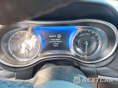 Zdjęcie 9 z 13 samochodu: 2019 CHRYSLER 300 TOURING VIN:2C3CCAAG2KH760875 - miniatura