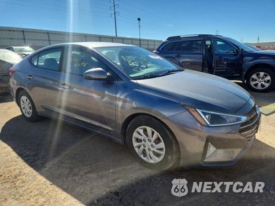 Czwarte zdjęcie samochodu z boku: 2019 HYUNDAI ELANTRA SE VIN:5NPD74LF1KH487042 - miniatura