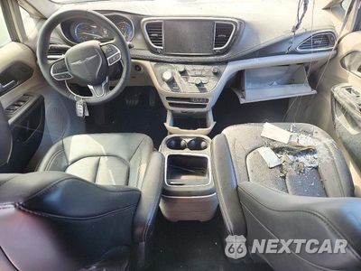 Zdjęcie 8 z 14 samochodu: 2024 CHRYSLER PACIFICA HYBRID SELECT VIN:2C4RC1S72RR130850 - miniatura