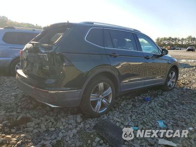 Trzecie zdjęcie samochodu z tyłu: 2018 VOLKSWAGEN TIGUAN SEL PREMIUM VIN:3VV4B7AX5JM218063 - miniatura