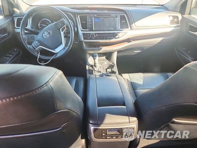 Zdjęcie 8 z 13 samochodu: 2019 TOYOTA HIGHLANDER XLE VIN:5TDKZRFH7KS366571 - miniatura