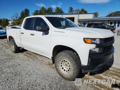 Czwarte zdjęcie samochodu z boku: 2021 CHEVROLET SILVERADO K1500 VIN:1GCRYAEH5MZ248945 - miniatura