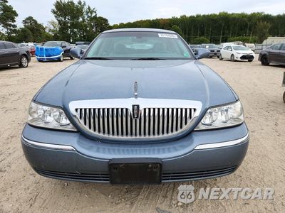 Piąte zdjęcie samochodu w środku: 2004 LINCOLN TOWN CAR EXECUTIVE VIN:1LNHM81W14Y682317 - miniatura