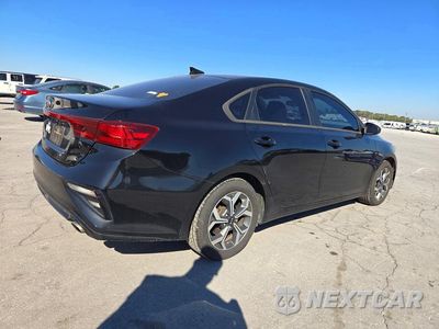 Trzecie zdjęcie samochodu z tyłu: 2021 KIA FORTE LXS VIN:3KPF24AD6ME357175 - miniatura