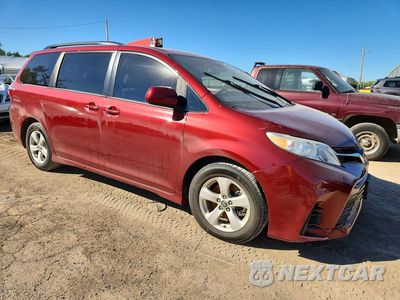Czwarte zdjęcie samochodu z boku: 2020 TOYOTA SIENNA LE VIN:5TDKZ3DC2LS082433 - miniatura