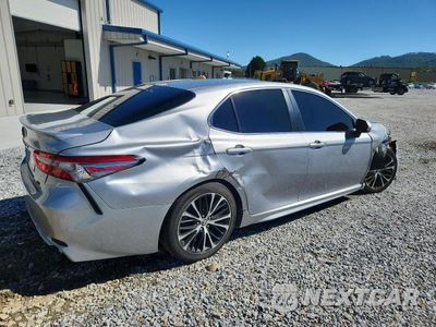 Trzecie zdjęcie samochodu z tyłu: 2018 TOYOTA CAMRY SE VIN:4T1B11HK4JU154640 - miniatura