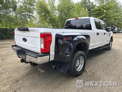 Czwarte zdjęcie samochodu z boku: 2017 FORD F350 SUPER DUTY VIN:1FT8W3DT7HED16940 - miniatura