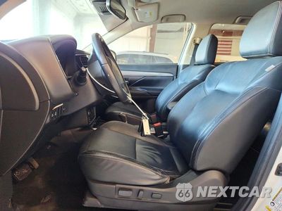 Zdjęcie 7 z 12 samochodu: 2020 MITSUBISHI OUTLANDER SE VIN:JA4AZ3A38LZ031317 - miniatura