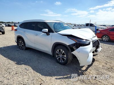Czwarte zdjęcie samochodu z boku: 2023 TOYOTA HIGHLANDER XLE VIN:5TDKDRAH1PS008881 - miniatura