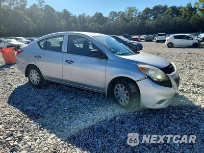 Czwarte zdjęcie samochodu z boku: 2013 NISSAN VERSA 1.6 S VIN:3N1CN7AP2DL888278 - miniatura