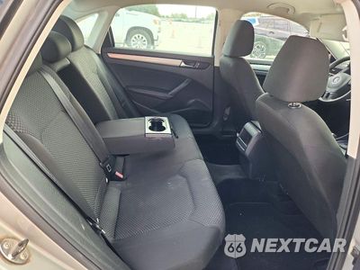 Zdjęcie 10 z 12 samochodu: 2014 VOLKSWAGEN PASSAT S VIN:1VWAS7A33EC052824 - miniatura
