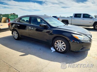 Czwarte zdjęcie samochodu z boku: 2018 NISSAN ALTIMA 2.5 S VIN:1N4AL3AP6JC206258 - miniatura