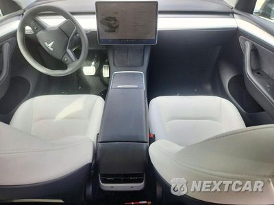 Zdjęcie 8 z 12 samochodu: 2025 TESLA MODEL Y VIN:7SAYGDEF9SF299286 - miniatura