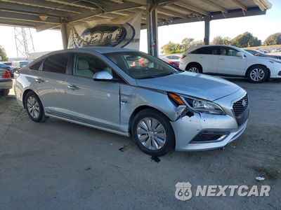 Czwarte zdjęcie samochodu z boku: 2017 HYUNDAI SONATA HYBRID SE VIN:KMHE24L16HA059177 - miniatura