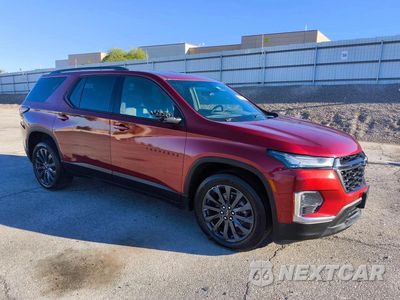 Czwarte zdjęcie samochodu z boku: 2022 CHEVROLET TRAVERSE RS VIN:1GNEVJKW5NJ114728 - miniatura
