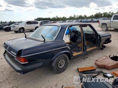 Trzecie zdjęcie samochodu z tyłu: 1984 MERCEDES-BENZ 300 DT VIN:WDBAB33A7EA169338 - miniatura