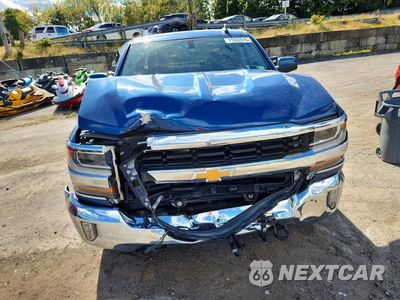 Piąte zdjęcie samochodu w środku: 2017 CHEVROLET SILVERADO K1500 LT VIN:1GCVKREC2HZ136953 - miniatura