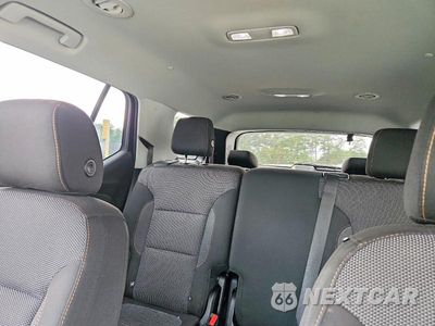 Zdjęcie 10 z 14 samochodu: 2018 CHEVROLET TRAVERSE LS VIN:1GNEVFKW4JJ202581 - miniatura