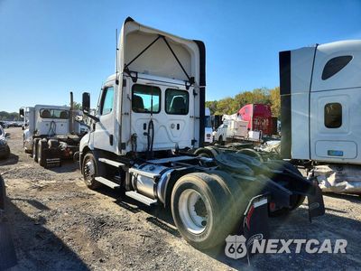 Drugie zdjęcie samochodu z przodu: 2022 FREIGHTLINER CASCADIA 116 SEMI TRUCK VIN:3AKBHSFM1NDNK7947 - miniatura