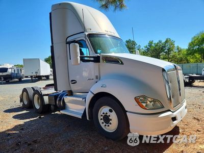 Czwarte zdjęcie samochodu z boku: 2017 KENWORTH T680 SEMI TRUCK VIN:1XKYDP9X4HJ176690 - miniatura