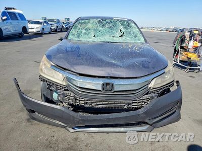 Piąte zdjęcie samochodu w środku: 2017 HONDA ACCORD LX VIN:1HGCR2F32HA290720 - miniatura