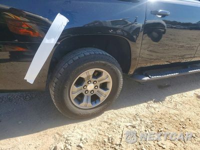 Trzecie zdjęcie samochodu z tyłu: 2018 CHEVROLET SUBURBAN K1500 LT VIN:1GNSKHKC2JR138474 - miniatura