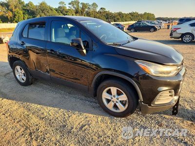 Czwarte zdjęcie samochodu z boku: 2020 CHEVROLET TRAX LS VIN:KL7CJNSB0LB072375 - miniatura