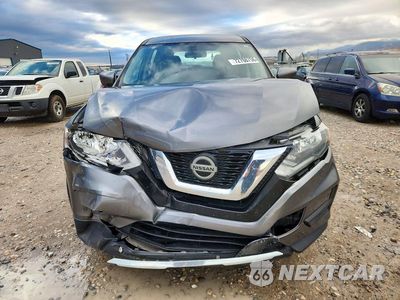 Piąte zdjęcie samochodu w środku: 2018 NISSAN ROGUE S VIN:JN8AT2MV1JW306219 - miniatura