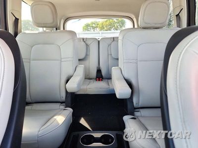 Zdjęcie 10 z 13 samochodu: 2025 LINCOLN AVIATOR VIN:5LM5J6WC2SGL15957 - miniatura