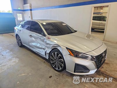 Czwarte zdjęcie samochodu z boku: 2023 NISSAN ALTIMA SL VIN:1N4BL4EV3PN384774 - miniatura