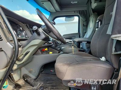 Zdjęcie 7 z 13 samochodu: 2017 KENWORTH T680 SEMI TRUCK VIN:1XKYDP9X8HJ142283 - miniatura