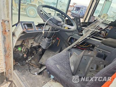 Zdjęcie 8 z 12 samochodu: 2010 MACK MRU600 REFUSE TRUCK VIN:1M2AV02C3AM005129 - miniatura