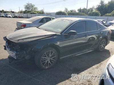 2024 TOYOTA CAMRY SE 4T1G11AK2RU239116 - główne zdjęcie licytacji z USA - miniatura