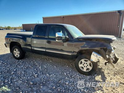 Czwarte zdjęcie samochodu z boku: 2005 CHEVROLET SILVERADO K1500 VIN:1GCEK19T55Z190321 - miniatura