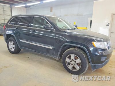 Czwarte zdjęcie samochodu z boku: 2012 JEEP GRAND CHEROKEE LAREDO VIN:1C4RJFAG3CC140016 - miniatura