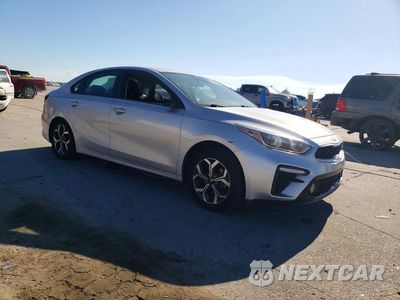 Czwarte zdjęcie samochodu z boku: 2019 KIA FORTE LXS VIN:3KPF24AD0KE058245 - miniatura