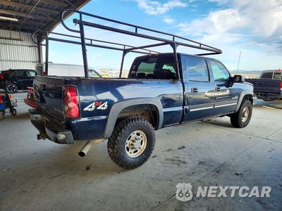 Trzecie zdjęcie samochodu z tyłu: 2005 CHEVROLET SILVERADO K2500 HEAVY DUTY VIN:1GCHK23205F820153 - miniatura