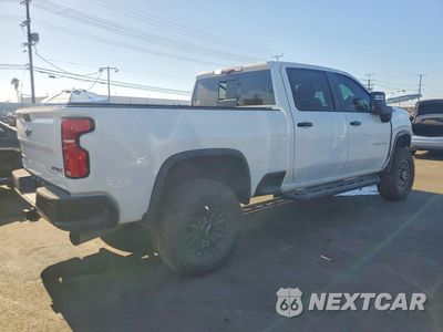 Trzecie zdjęcie samochodu z tyłu: 2025 CHEVROLET SILVERADO K2500 ZR2 VIN:1GC4KYEY1SF246127 - miniatura
