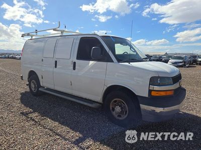 Czwarte zdjęcie samochodu z boku: 2019 CHEVROLET EXPRESS G2500 VIN:1GCWGAFG7K1251384 - miniatura
