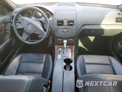 Zdjęcie 8 z 12 samochodu: 2010 MERCEDES-BENZ C 300 VIN:WDDGF5EB6AR115340 - miniatura