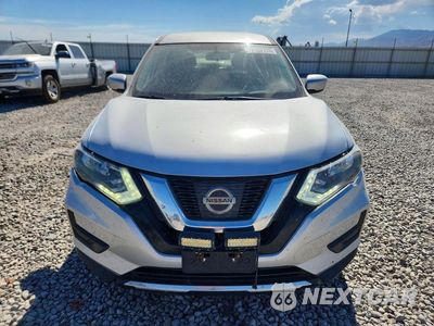 Piąte zdjęcie samochodu w środku: 2017 NISSAN ROGUE S VIN:JN8AT2MV2HW025346 - miniatura