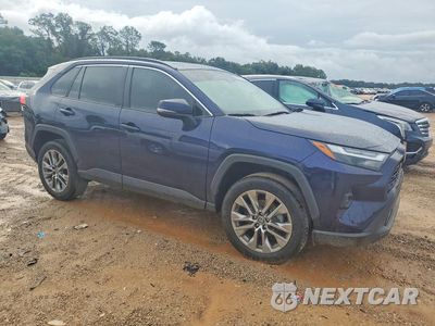 Czwarte zdjęcie samochodu z boku: 2023 TOYOTA RAV4 XLE PREMIUM VIN:2T3C1RFV3PW259637 - miniatura