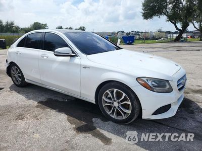 Czwarte zdjęcie samochodu z boku: 2016 MERCEDES-BENZ C 300 VIN:55SWF4JB3GU120207 - miniatura