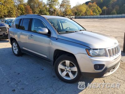 Czwarte zdjęcie samochodu z boku: 2016 JEEP COMPASS LATITUDE VIN:1C4NJDEB0GD757911 - miniatura