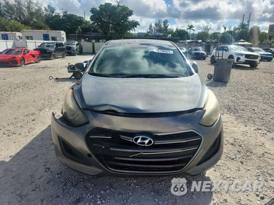 Piąte zdjęcie samochodu w środku: 2017 HYUNDAI ELANTRA GT BASE VIN:KMHD35LH6HU354113 - miniatura